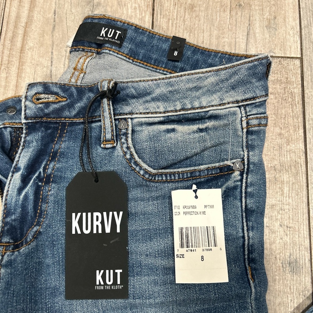 Stretchy high waisted, kurvy jeans